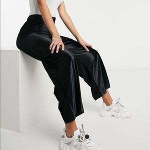 ASOS Design TALL culotte pant in velour in BLACK (size US 4 / UK 8) NWT